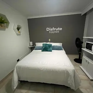 Habitacion Privada Y Comoda -laureles 5 Medellín